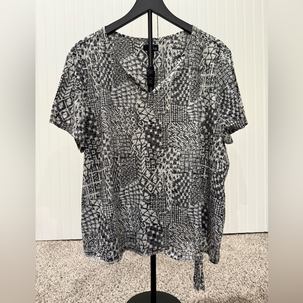 Erika Monochrome Geometric Blouse